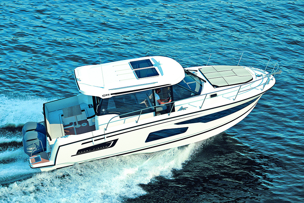 Merry Fisher 1095 underway