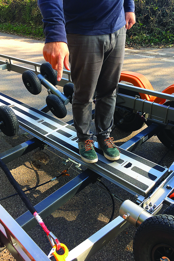 Vanclaes boat trailer non-slip walkway and gyro rollers shown during loading setup, highlighting safe access system.