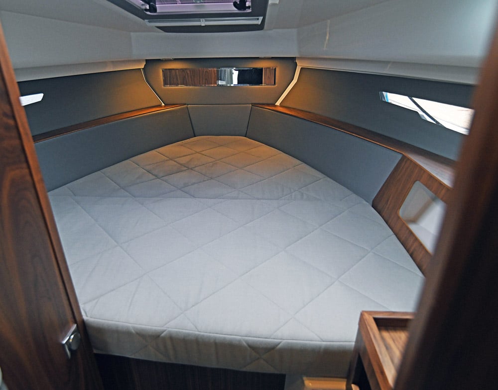 Flipper 900 ST - The bed is generous.