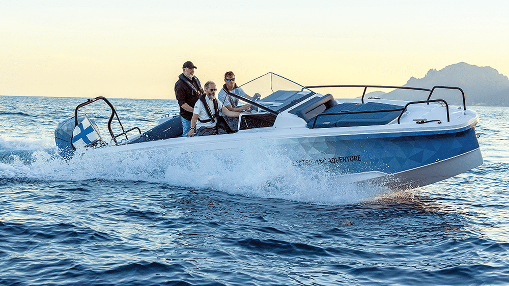 Prototype electric Axopar 25 is propelled by Evoy’s 300hp Storm electric outboard.