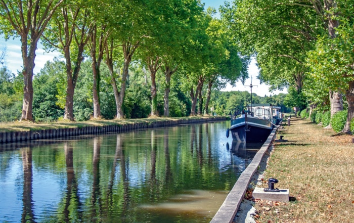 Rogny-the-seven-locks. The Briare Canal. Yonne. Burgundy