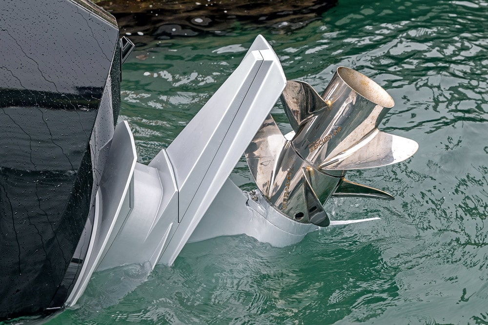 Counter-rotating props on the Mercury V12 600hp outboard