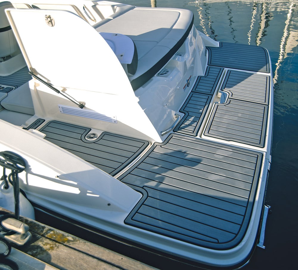 Sea Ray SPXe - The submersible swim platform is a great feature on the sterndriven boat.