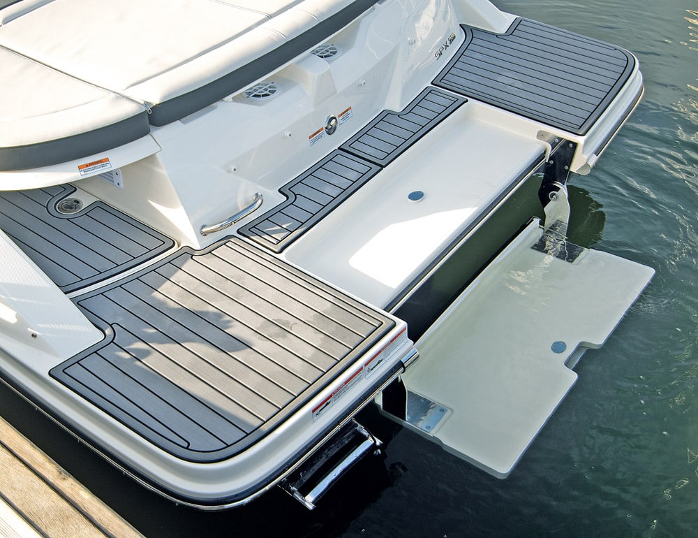 Sea Ray SPXe has a big bathing platform for a 21-footer. 