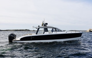 Windy SR40 pictured at sea.