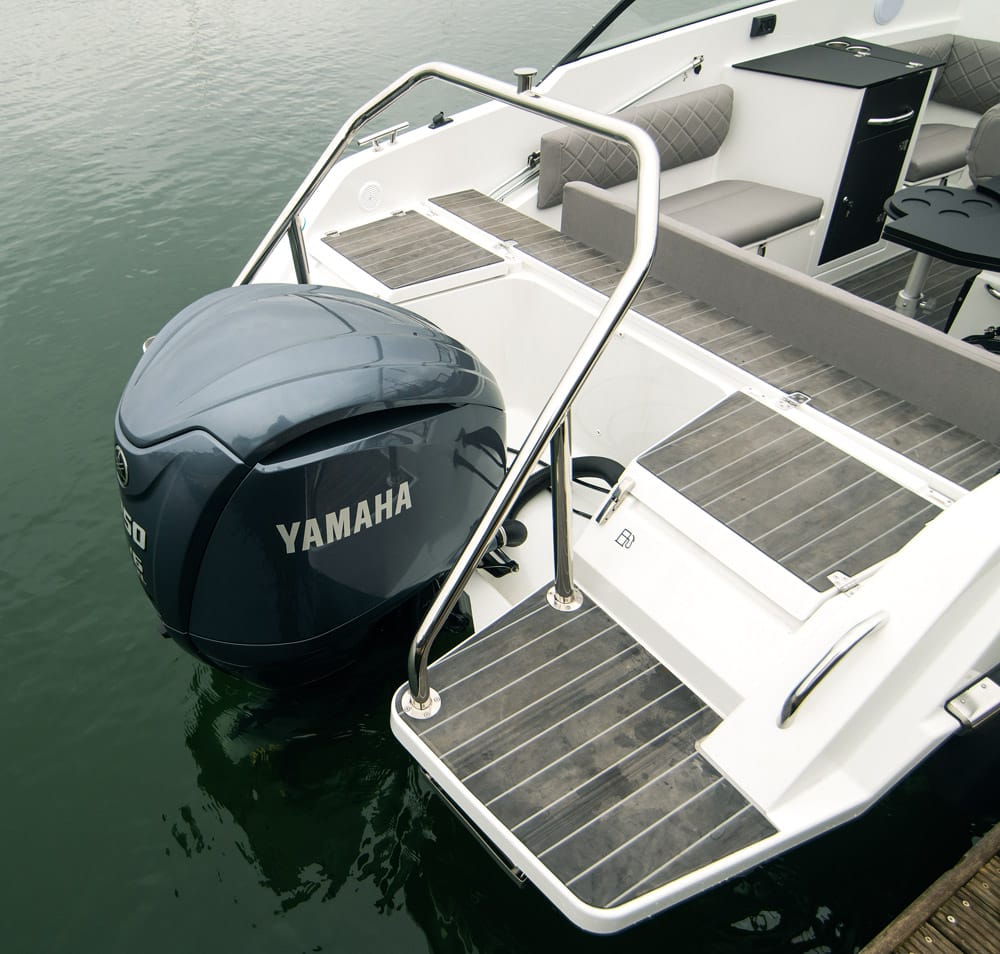 YAMARIN 67DC - easy and safe access