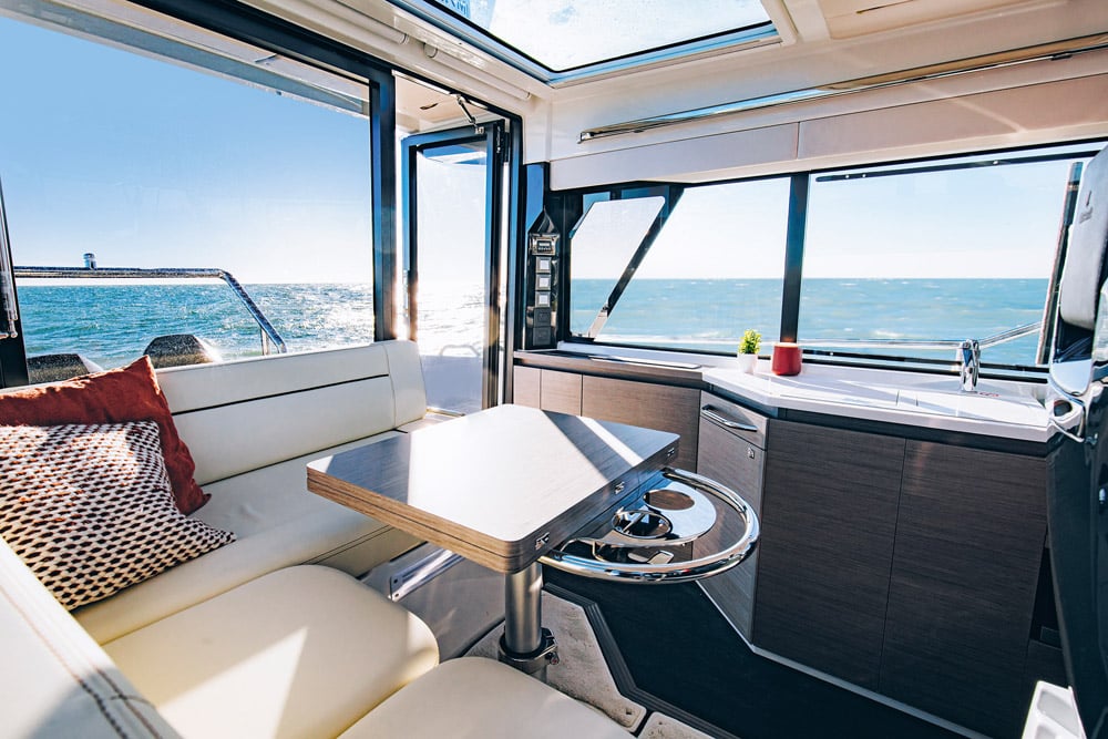Wellcraft 355 - The wheelhouse enjoys plenty of natural light