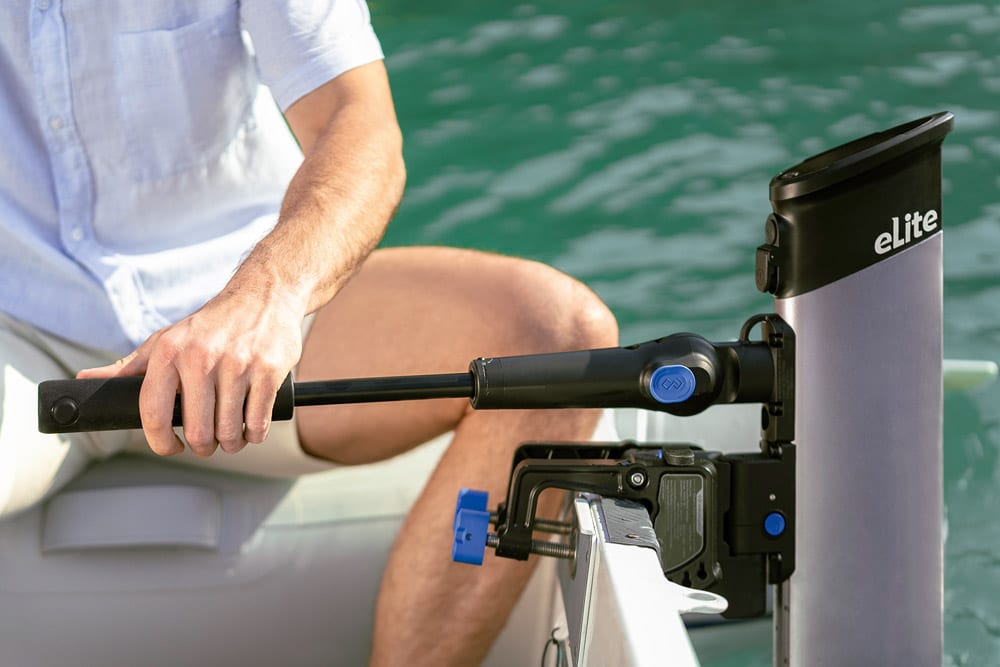 ePropulsion eLite - electric outboard - The tiller is adjustable for length and height.
