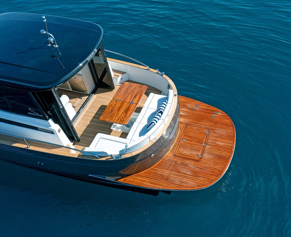 Gozzo Cabin 38. The bathing platform is 1.5m long.