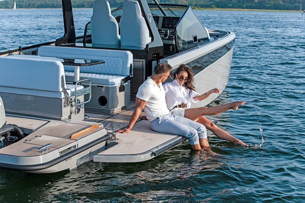 Virtue V10 - Fold-down bulkheads give a great waterside feel.