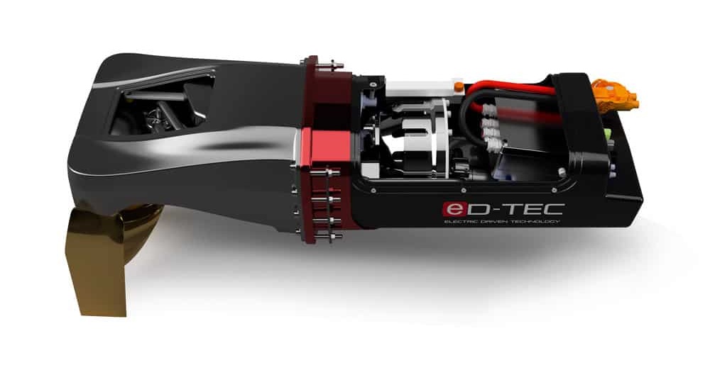 eD-TEC 32 C-Ultra - The motor and controller sit inboard while the gearbox sits outside the hull