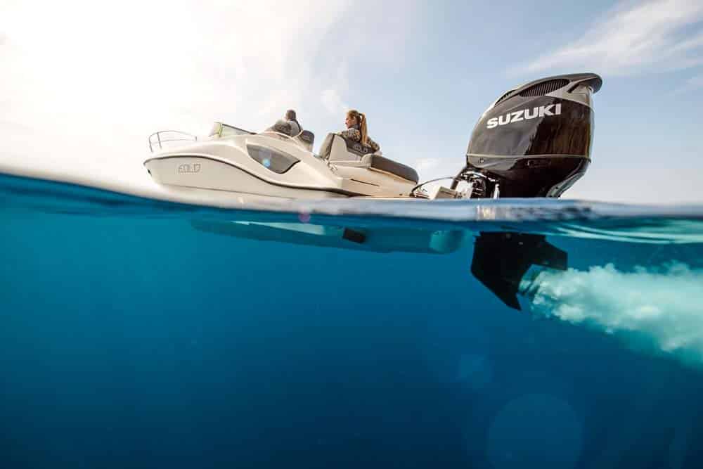 Suzuki outboard engine