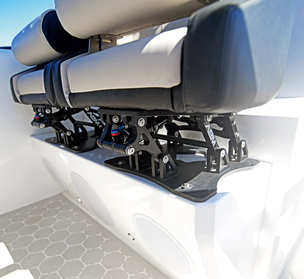 Ring 1080 Trophy. Discreet suspension seating. 