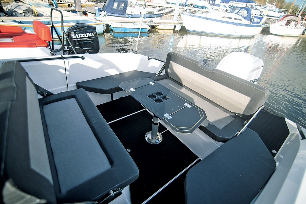 Ryds 735 VI - Comfy dining for six