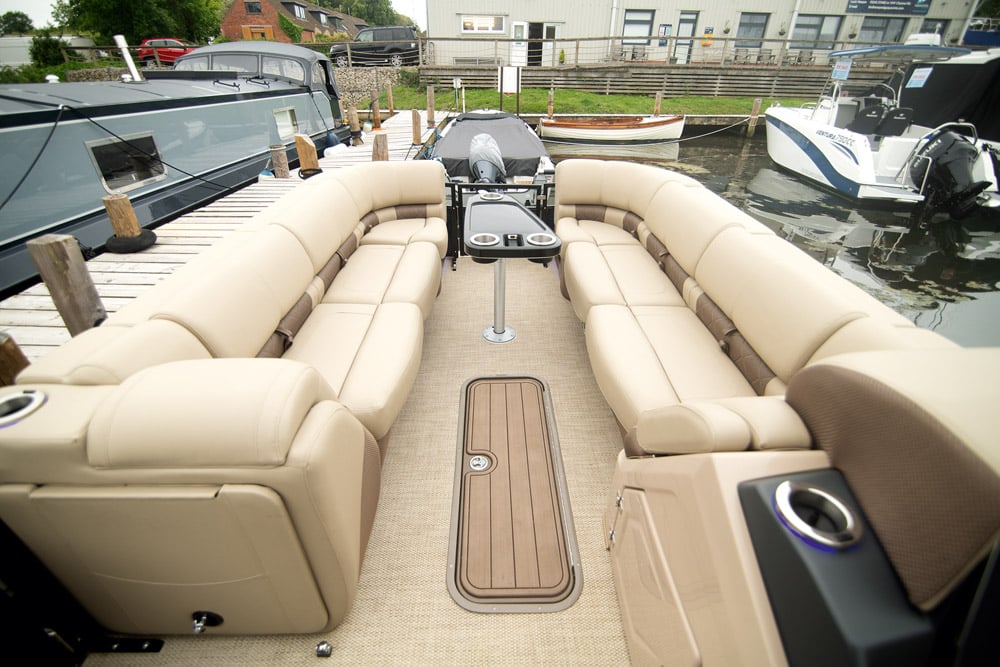 Regency 250 LE3 Sport Pontoon Boat. Masses of seating forward