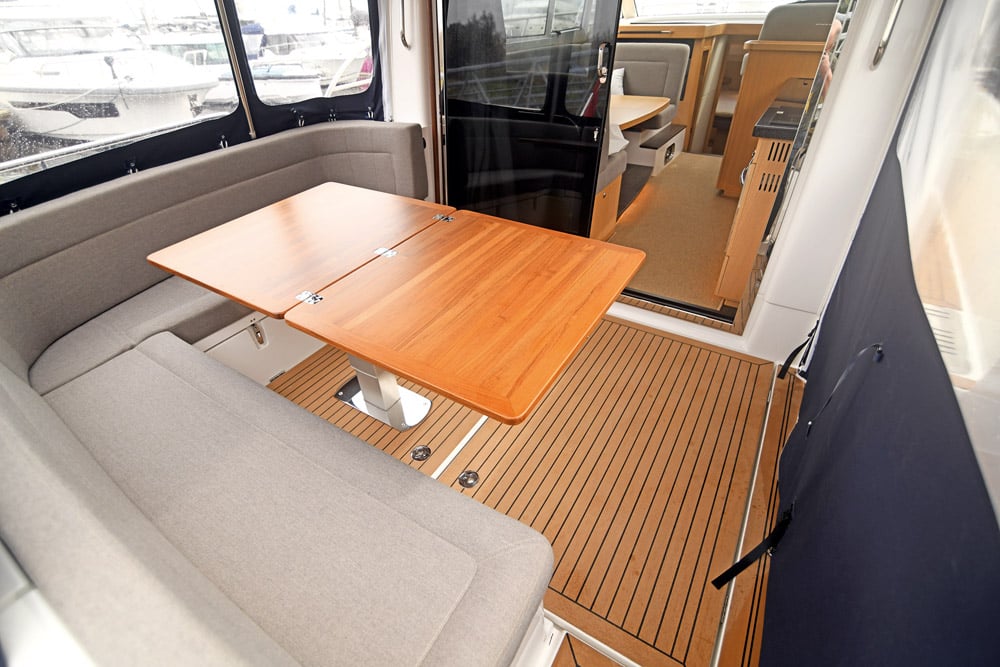 The cockpit can be fully enclosed.