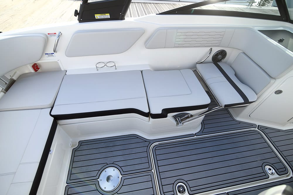 Sea Ray - If wanted, there is a full-length sunbed on the port side.