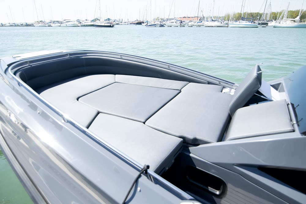 ZAR 95 SL - The foredeck in sunbathing mode.