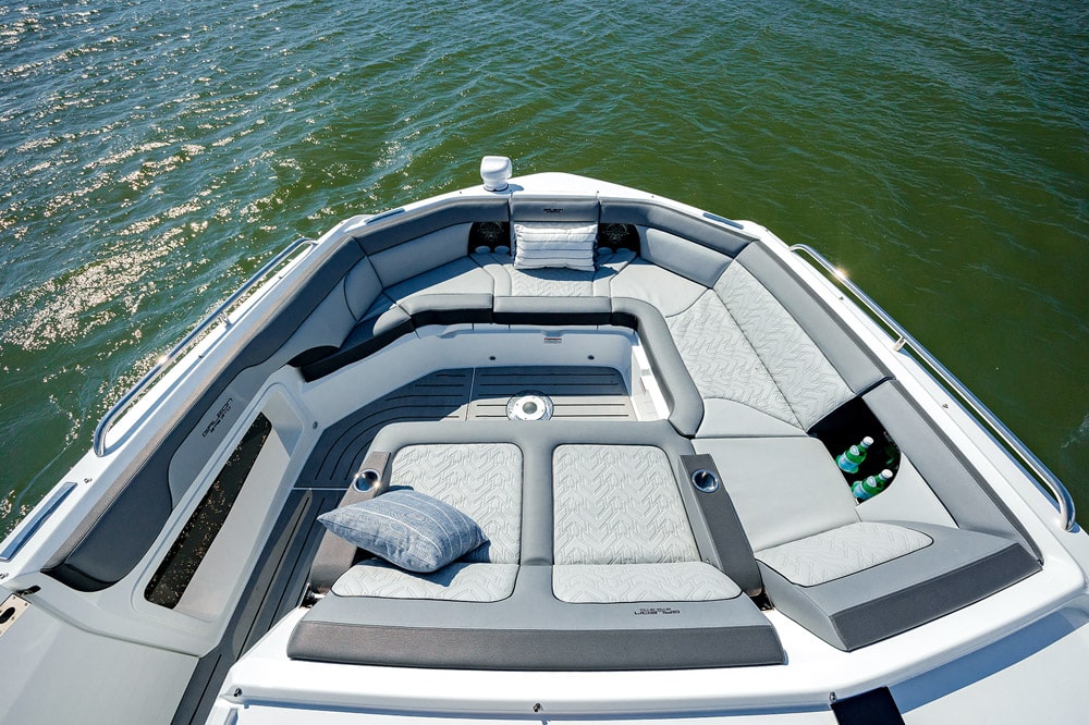 Galeon 375 GTO bow