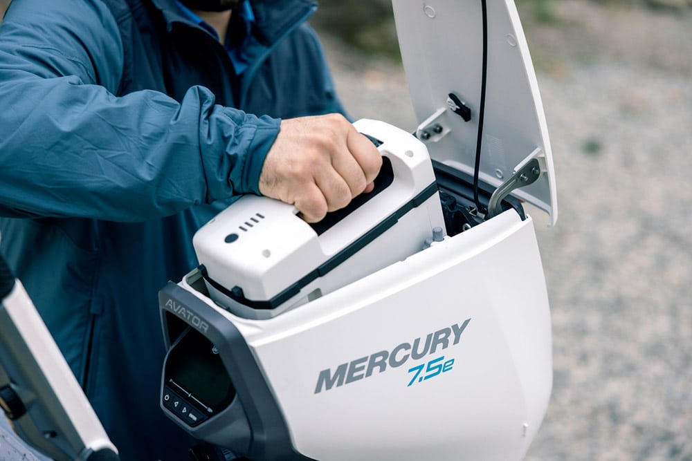 The battery can be easily fitted and removed.