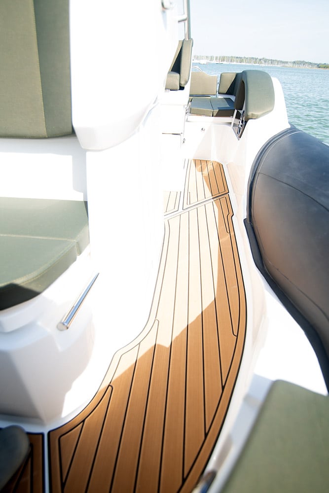 Wide side decks