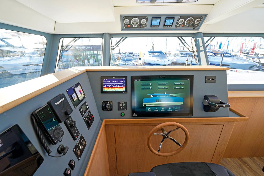 A functional well equipted helm, with very naval architecture functionality.