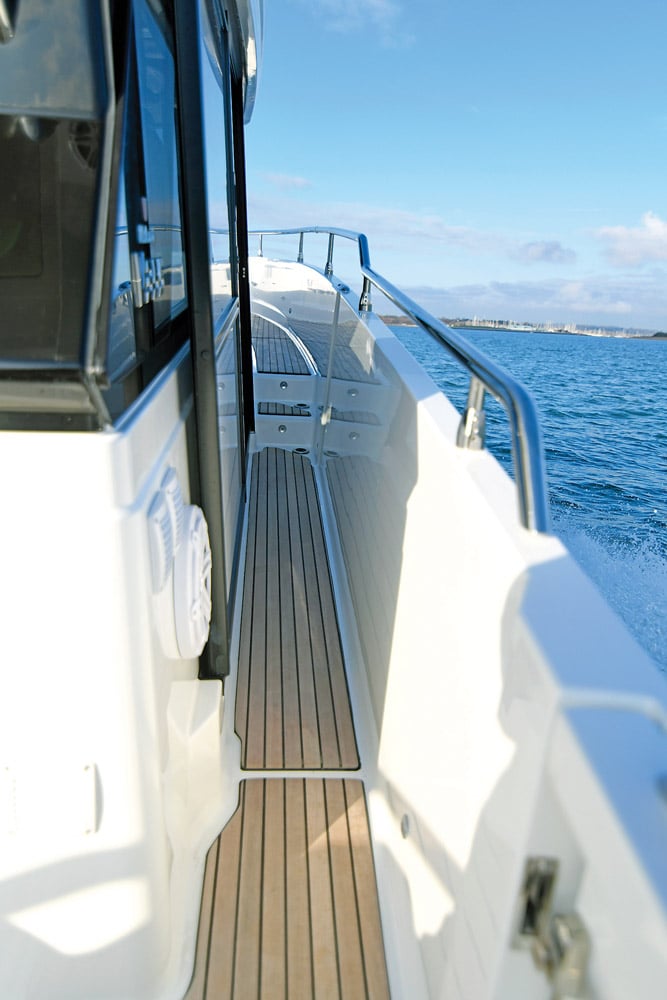 Wellcraft 355 - side deck
