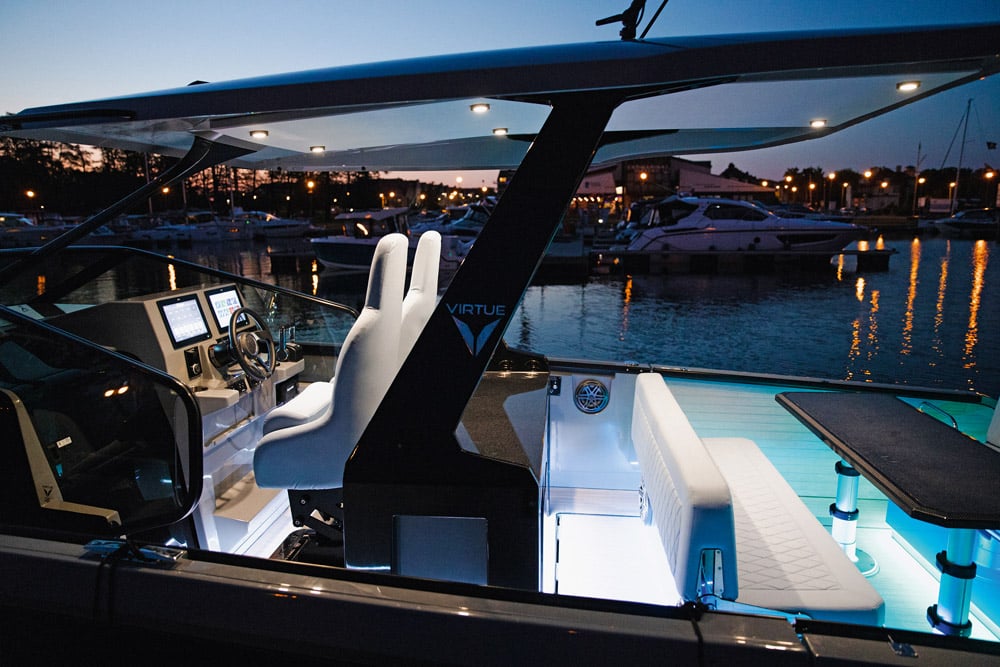 Virtue V10 - The T-top stanchions are carbon fibre.