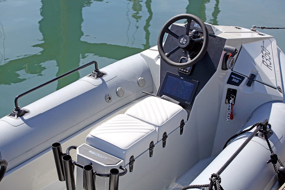 Ribcraft Leisure 350 - In line jockey seat. 