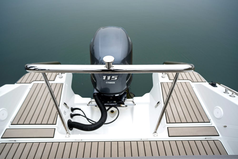 Yamarin - Safe access via the bathing platform.