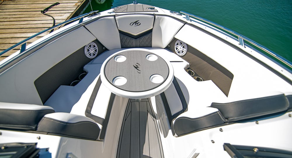 Monterey 215SS - bow