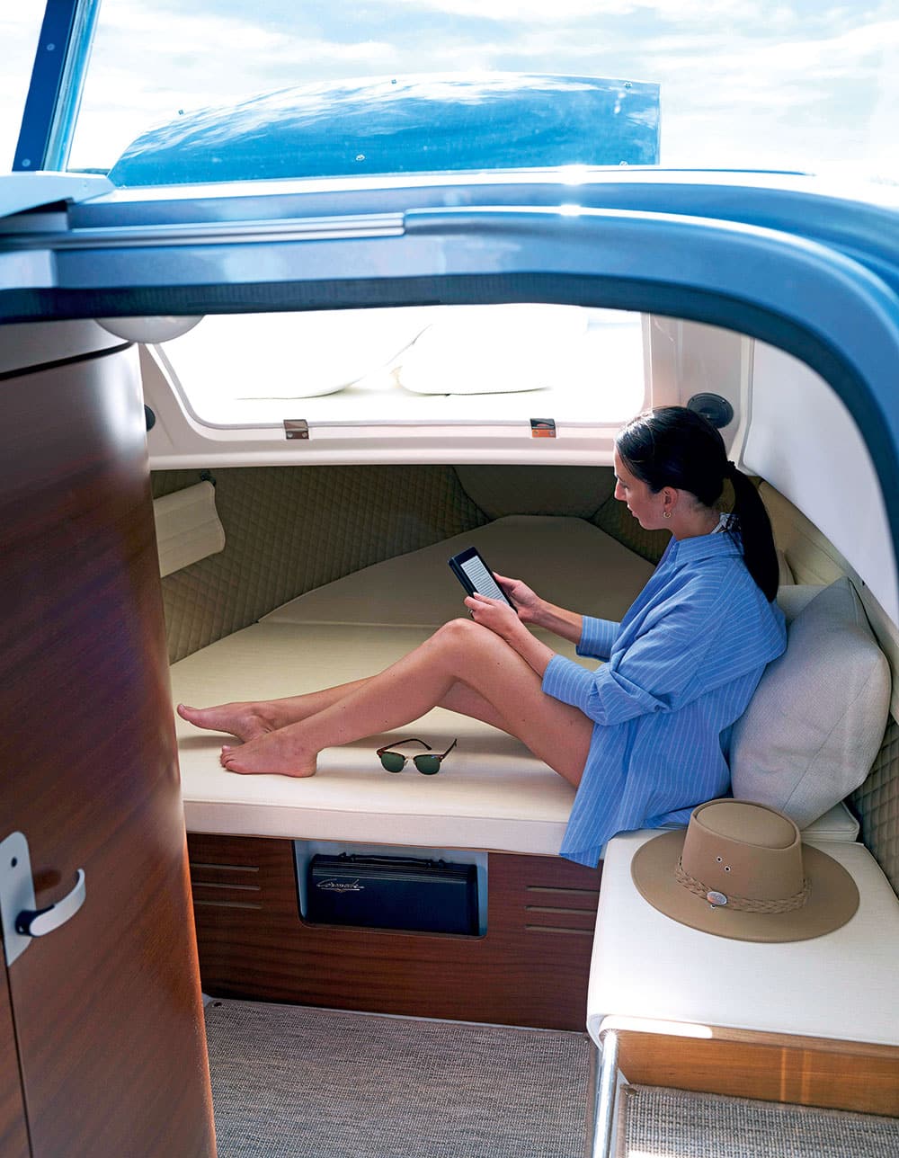 Cormate Explorer 35. Plenty of natural light below