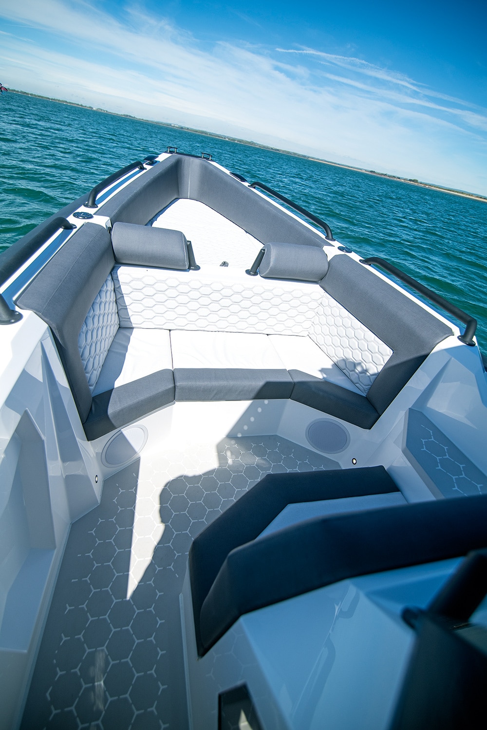 Ring 1080 Trophy. Like the cockpit, the bow area is deep.
