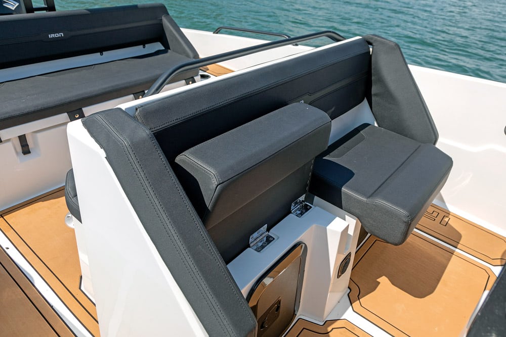 Foldable helm seats on the Iron 647