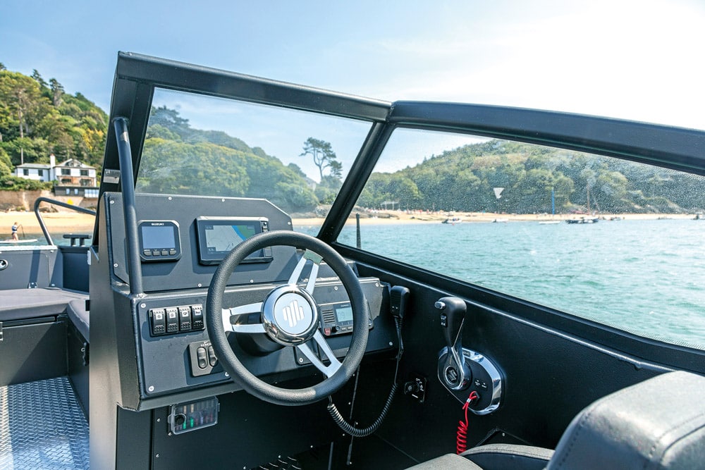 The substantial UMS windscreen offers good protection. 