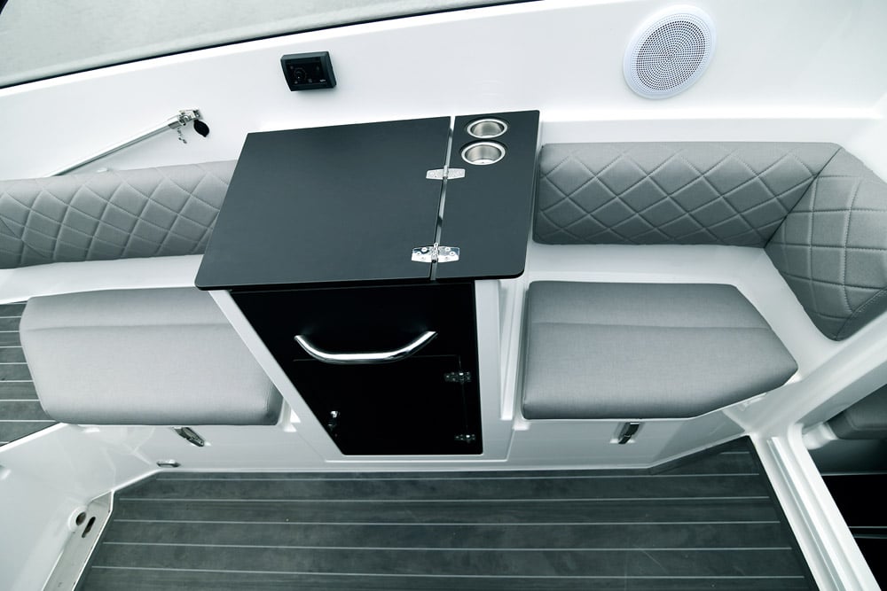 Yamarin - The galley covered