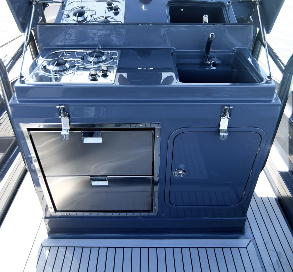 ZAR 95 SL - The galley with the 90L fridge upgrade.