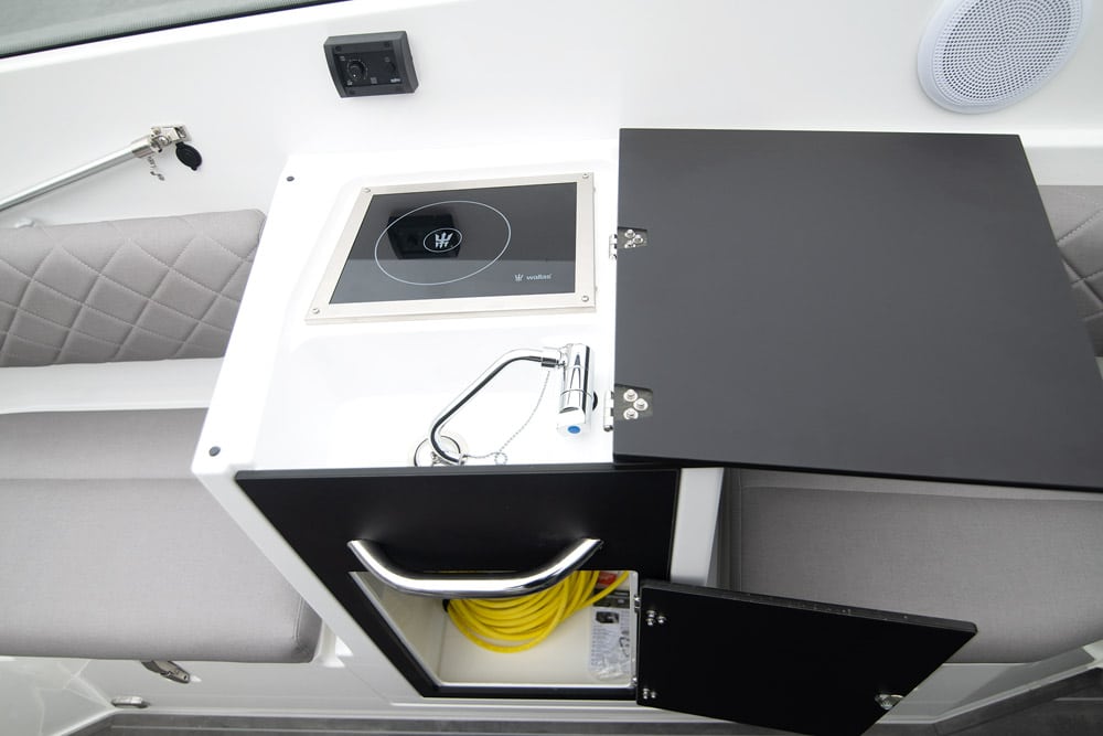 Yamarin 67DC - galley work top
