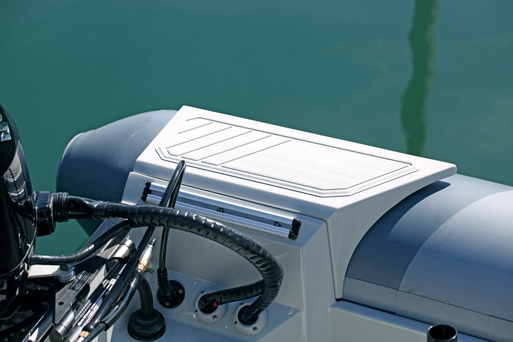 Ribcraft Leisure 350 - Aft steps