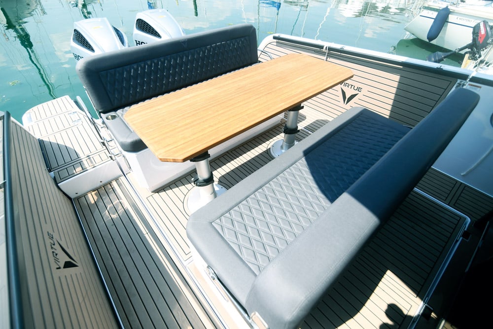 Virtue V10 Boat test. A great dinette.