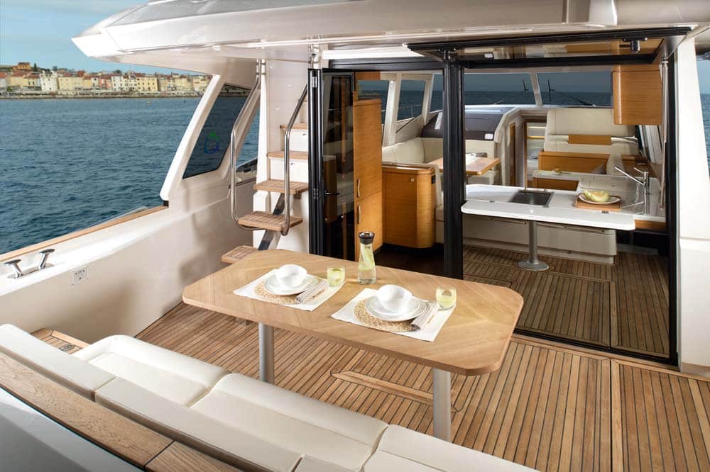 Greenline 48 Hybrid - This boat is perfect for al fresco dining.