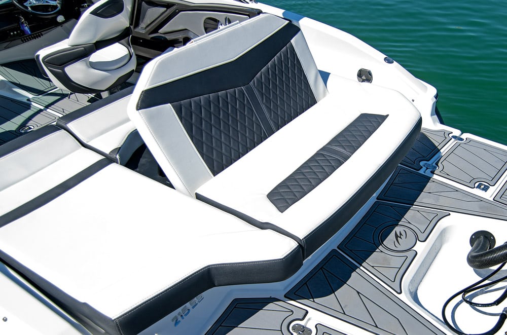 Monterey 215SS - stern watch seat