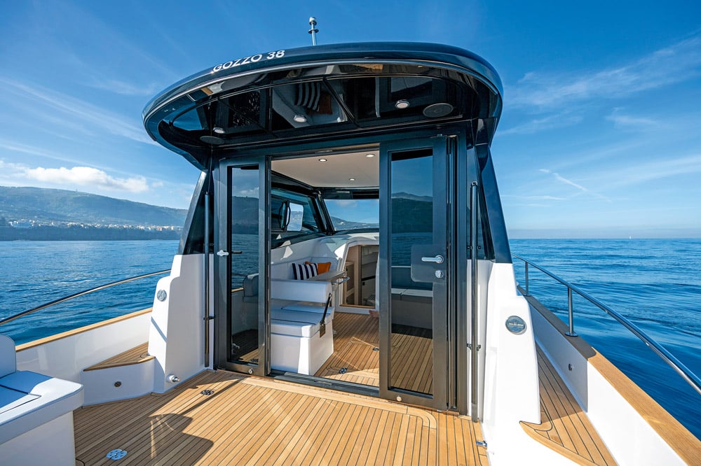 The quadruple-section doors can open fully.Gozzo Cabin 38