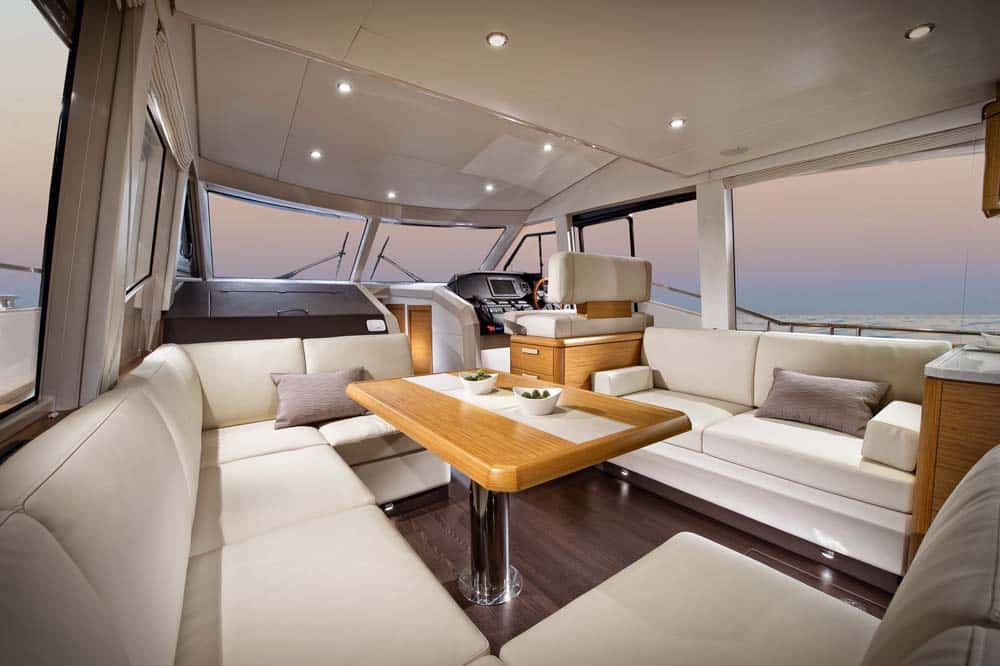 Greenline 48 Hybrid - The saloon design is super-sociable.