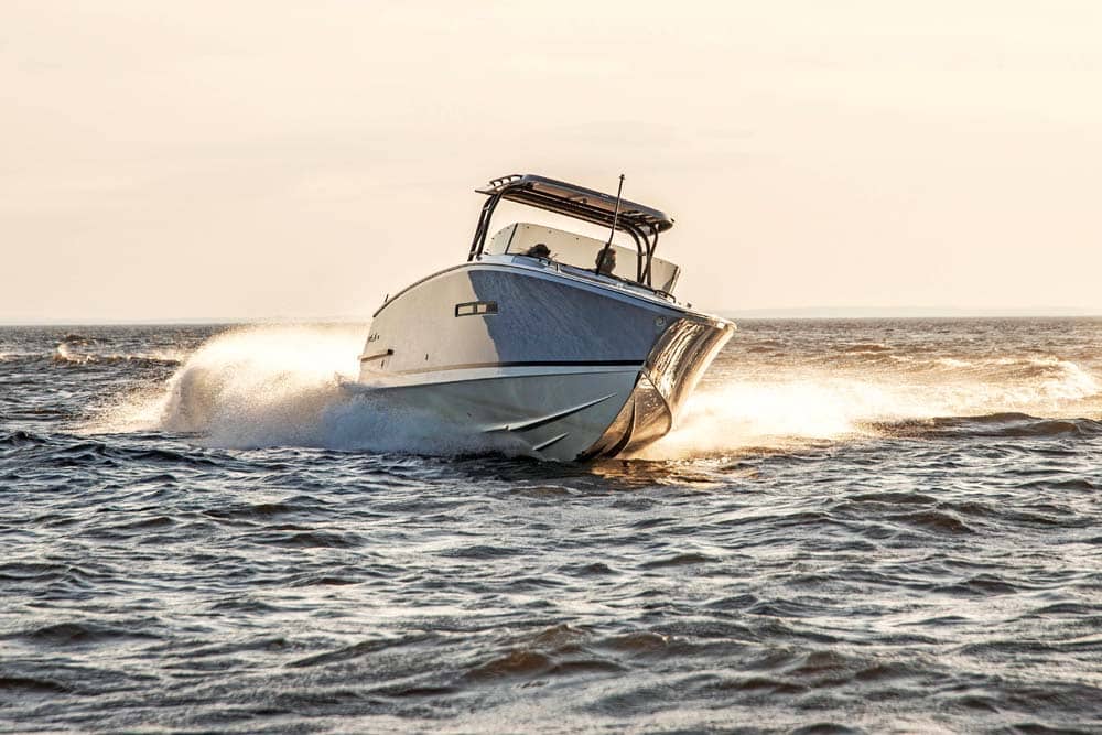 Cormate Explorer 35 running on water