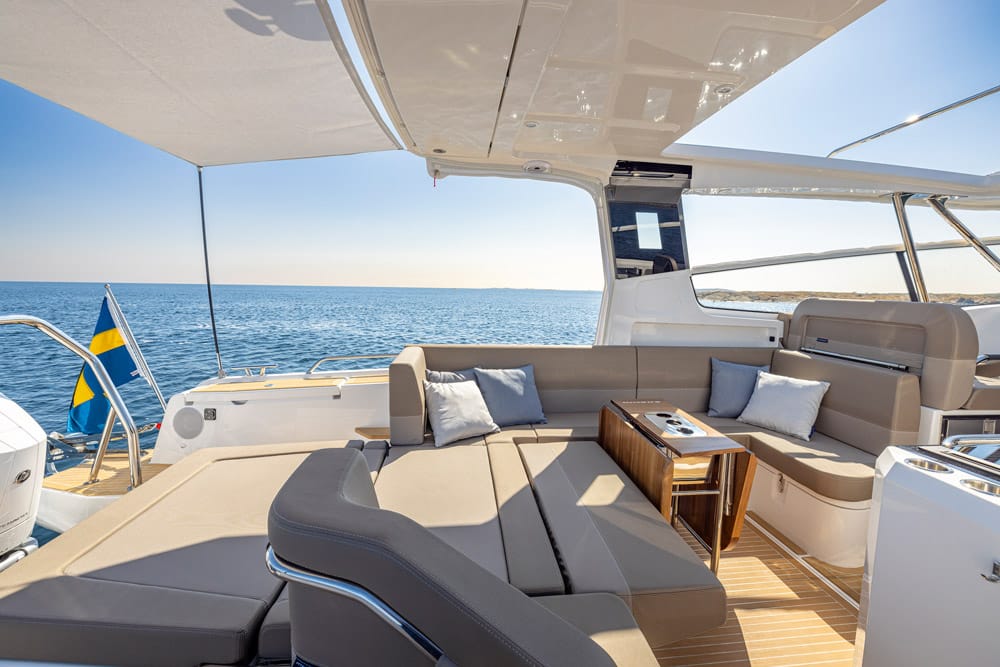Adjustable seating front and aft offer flexibility all round. Nimbus W11