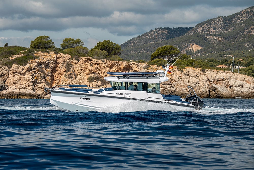 The Axopar 29 XC Cross Cabin wins the ‘Up to 10 m category’ at the European Powerboat of the Year Awards