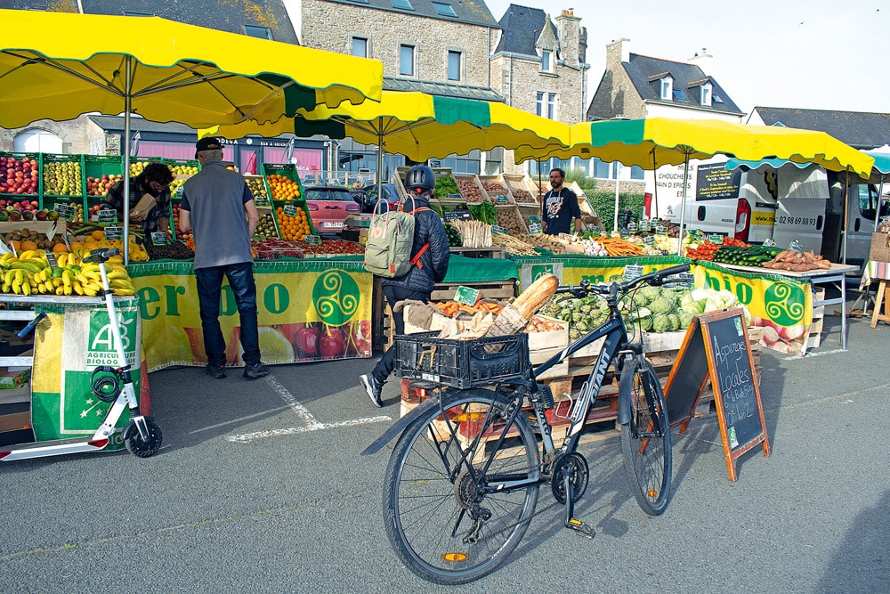 Buying breakfast at the Wednesday market on the old quay.