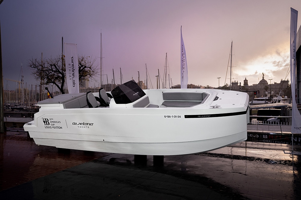 DE ANTONIO YACHTS PRESENTS THE E23 Electric Yacht