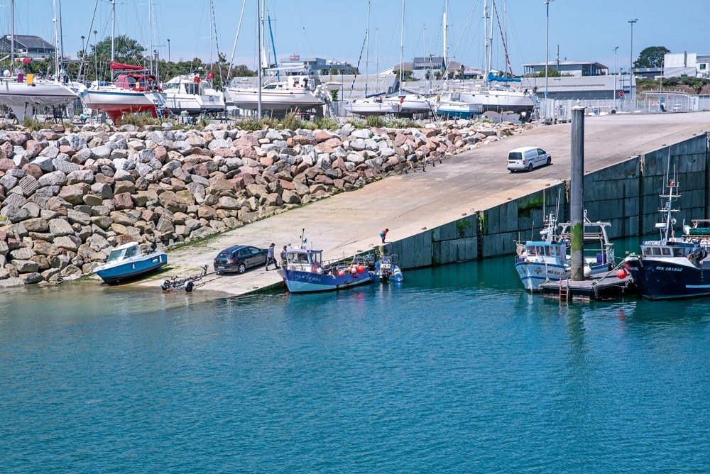 Wide slipway